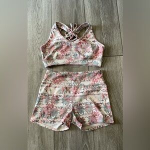 Workout set! 💪🏽 Look pretty in pink at gym!